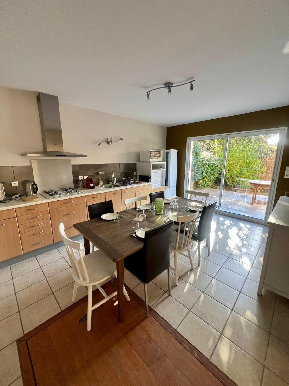 Spacious House For 8 People Clermont-Ferrand